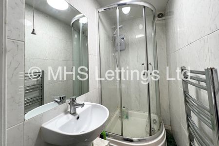 Room 1, 45 Delph Mount, Woodhouse, LS6 2HS - Photo 5