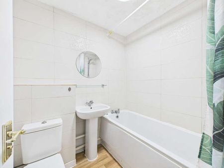 Eaton Avenue, High Wycombe, Buckinghamshire, HP12 - Photo 4