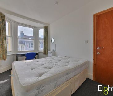 6 bedroom terraced house to rent - Photo 2