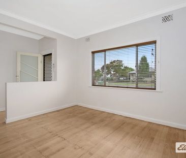 Low maintenance home in great location - Photo 2