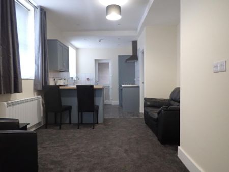 1 bedroom ground floor flat to rent - Photo 3