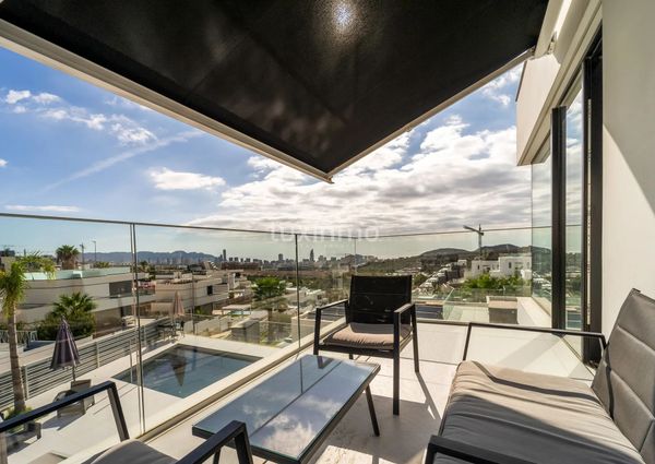 Modern villa with sea views in Balcón de Finestrat