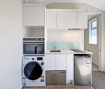 Welcome home to 81A Endeavour Street - Photo 4