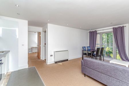 3 bedroom flat to rent - Photo 3