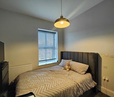 3 bedroom end of terrace house to rent - Photo 2