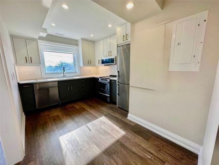 For Lease - 256 Annette Street Unit# Upper, Toronto, Ontario - Photo 2