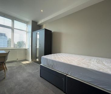 6 bedroom terraced house to rent - Photo 4