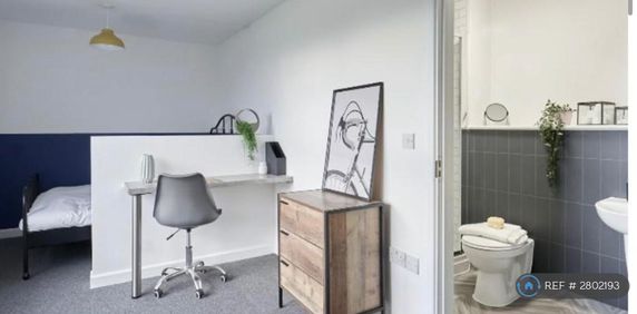 1 bedroom in a house share to rent - Photo 2