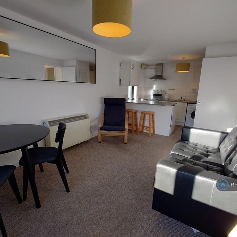 1 bedroom flat to rent - Photo 1