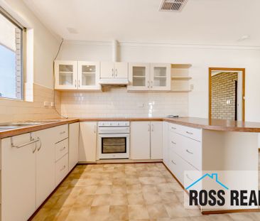 Spacious Morley Home - Photo 3