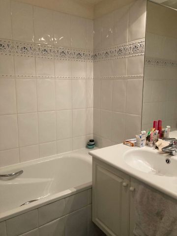 Location Appartement 2 pièces 41m² PARIS 18ème - Photo 5