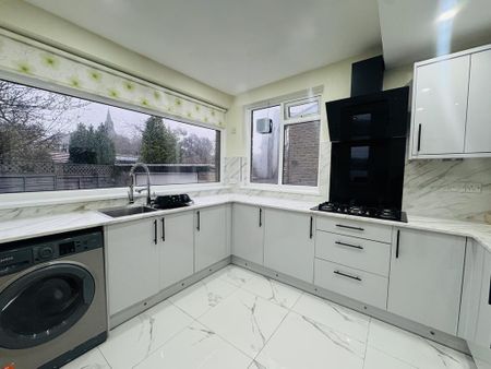 3 bedroom semi-detached house to rent - Photo 3