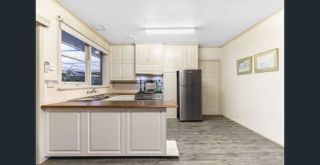 Perfectly positioned in the heart of Noble Park - Photo 5