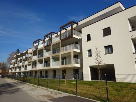 Moderne, schöne 3-Zimmer-Wohnung mit großem Balkon und KFZ-Tiefgaragenabstellplatz in ruhiger Lage - Photo 3