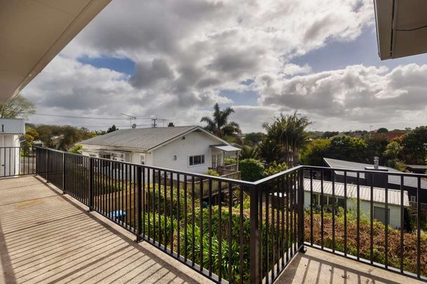 Fully Renovated 3 Bedroom upstairs unit - Photo 1