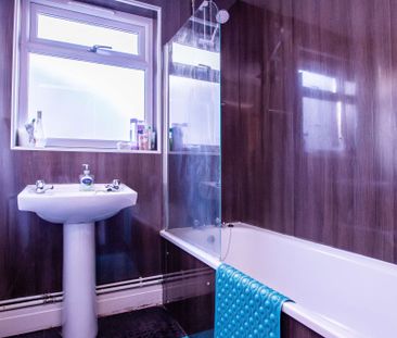 Quirky four bedroom house on Coburn Street - Photo 4