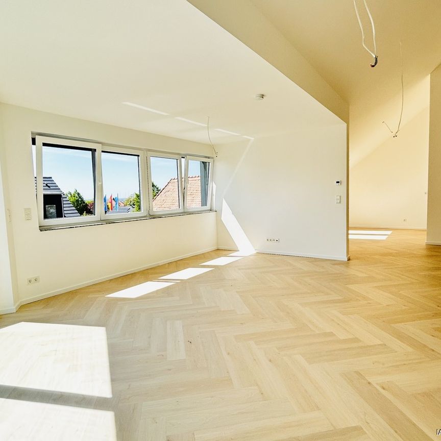 !Luxuriöses Penthouse mit Blick über die malerischen Weinberge. Über 4 m hohe Decken! - Photo 1