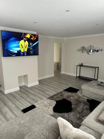 1 bedroom in a house share to rent - Photo 2