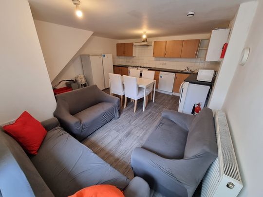 7 Bed Student Accommodation - Photo 1