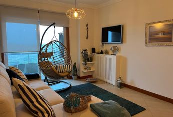 T2 na 1º linha da Praia da Barra com terraço vista mar!