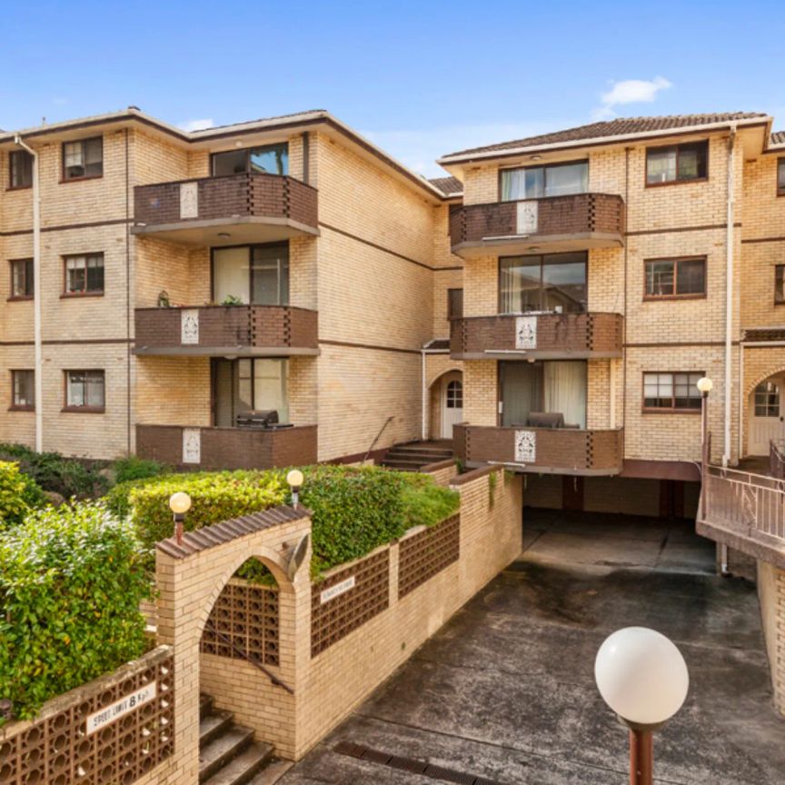 Lovely Modern Unit On Sherbrook - Photo 1