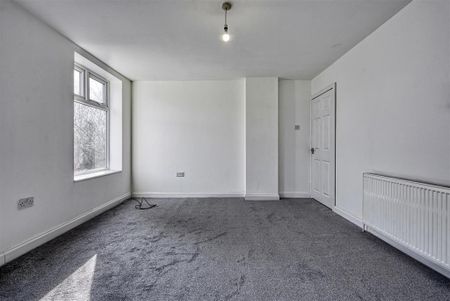 House to rent - Photo 2