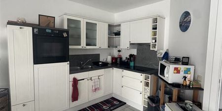 Appartement te huur in Marche-en-Famenne voor € 640 met 1 slaapkamer - Photo 2