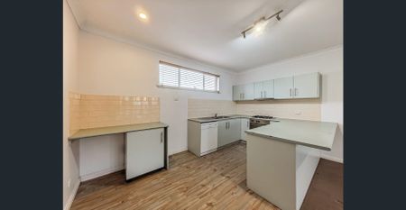 Free standing flat - Photo 3