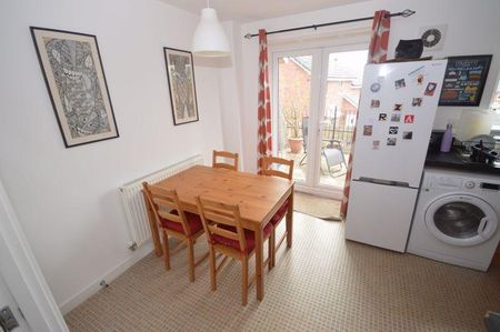 3 bedroom semi-detached house to rent - Photo 2