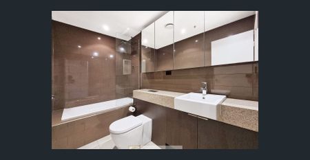 Penthouse-Style Living with Rooftop Terrace & City Views - Photo 2