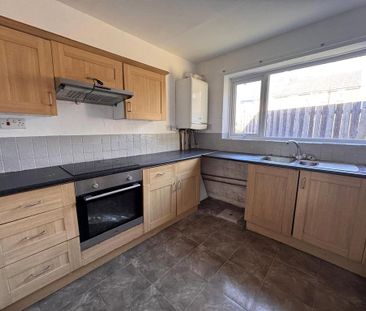 2 bedroom semi-detached house to rent - Photo 6