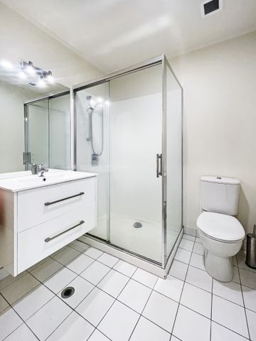 Luna Apartments - 1 Bedroom - 1 Bathroom - 1 Secure Carpark - Photo 2