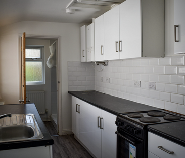 4 bedroom terraced house to rent - Photo 2