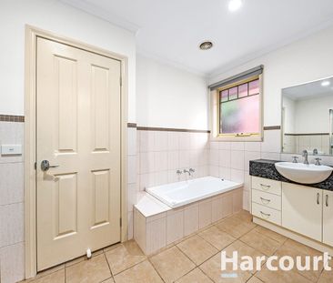 Tidy Two Bedroom Unit! - Photo 3