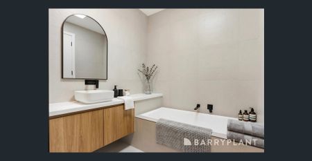 Where Contemporary Design Meets Luxury - Photo 5