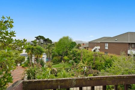 Tidy good sized two bedroom unit. - Photo 3