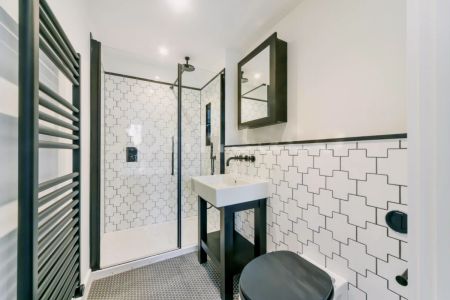 2 Bedroom 2 Bathroom Tryon House Flat24 - Photo 4