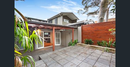 Sunlit family home - Photo 4