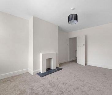 2 bedroom end of terrace house to rent - Photo 2