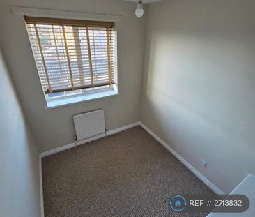 3 bedroom semi-detached house to rent - Photo 4