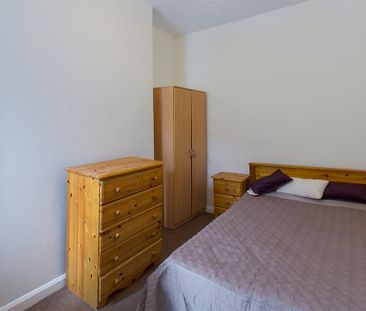 5 Bed Terraced House, Thackeray Road, SO17 - Photo 5