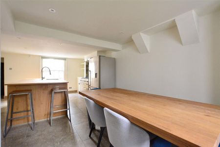 3 bedroom end of terrace house to rent - Photo 3