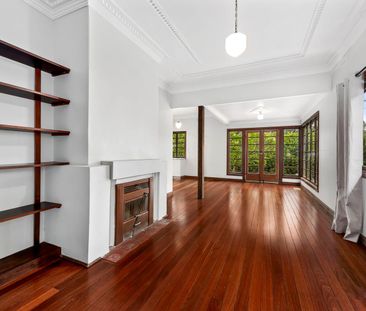 Spacious 4 Bed Home; Freshly Painted Throughout & Newly Polished Fl... - Photo 4