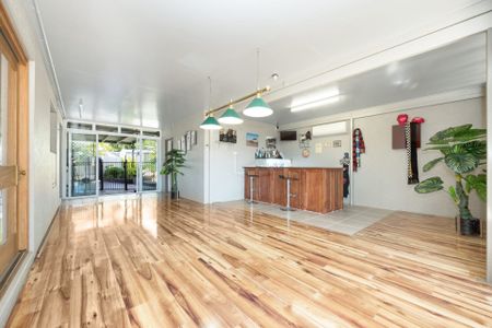 Family Home with Pool in Wulguru - Photo 2