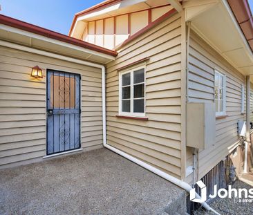 151 Watson St, Camp Hill, Qld 4152 - Photo 2