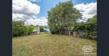 COMFORTABLE FAMILY HOME - Photo 5