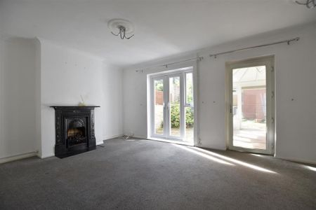 4 bedroom semi-detached house to rent - Photo 2