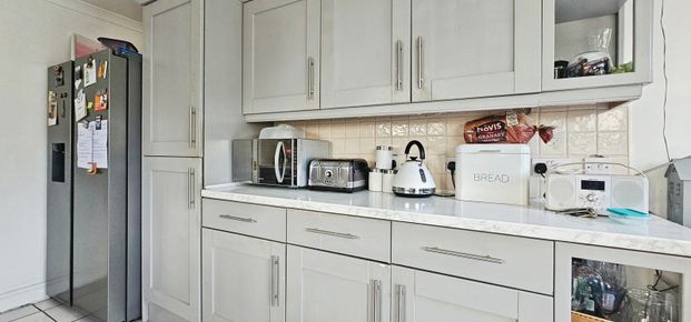 Stanwell New Road, Staines-upon-Thames, Surrey, TW18 4HY - Photo 1