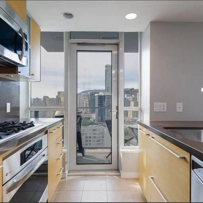 Views! FURNISHED One Bedroom Apartment with Den in Downtown Vancouver - Photo 1