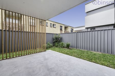 Air-conditioned three bedroom, two bathroom townhouse with luxurious inclusions and finishes. - Photo 4